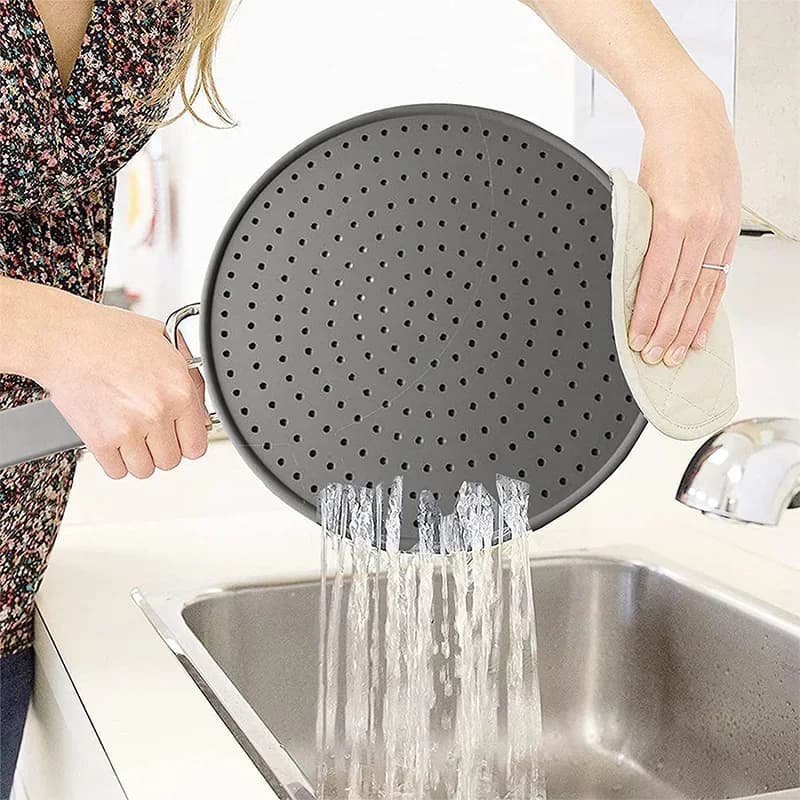 Tampa Protetora Antirrespingo de Silicone com Cabo para Frigideira e Escorredor